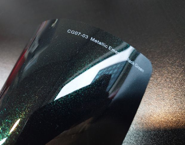 FORMULA PPF Metallic Emerald Black Green Gloss G603 - Антигравийная защитная черная хамелеон плёнка (глянцевая) 1.52 m