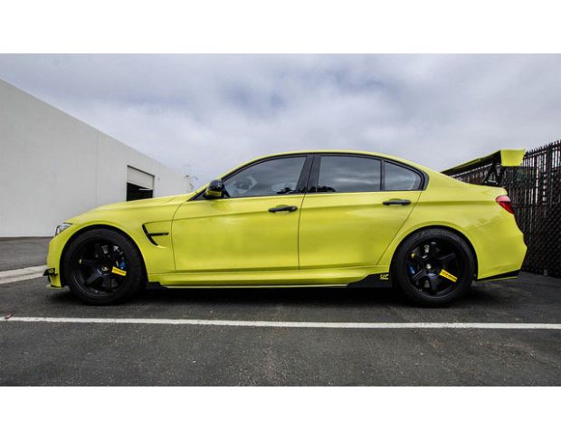 Avery Ambulance Yellow Gloss BM6170001 1.524 m