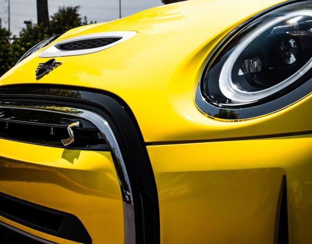 Oracal 970 Canary Yellow Gloss 235 1.524 m