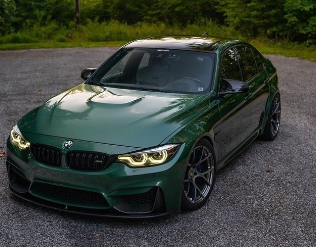 Oracal 970 Fir Green Metallic 677 1.524 m