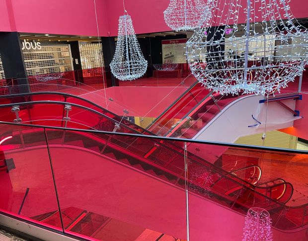Solar Screen Gloss Raspberry C 1.524 m