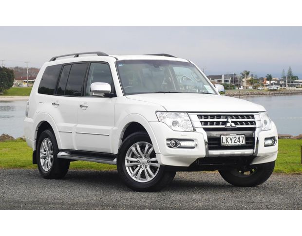 Комплект викрійок для салону MITSUBISHI PAJERO 2018