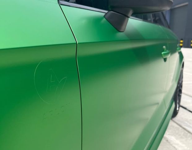 Arlon Satin Scream Green Metallic 458 1.524 m