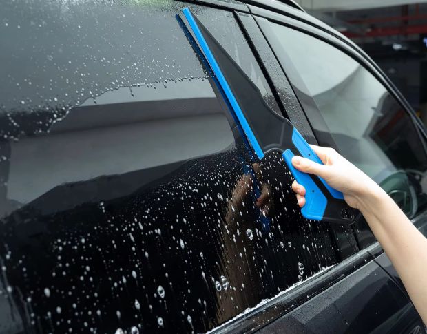 FOSHIO Magnetic Tint Squeegee Blue - Стяжка з ручкою для згону води 38.6 cm